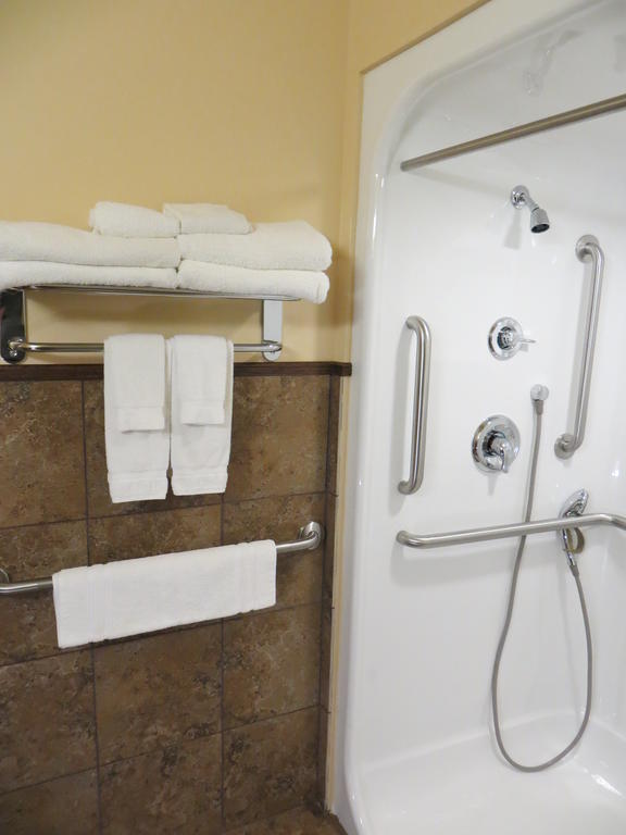Poplar Tree Inn Stoughton Habitación foto