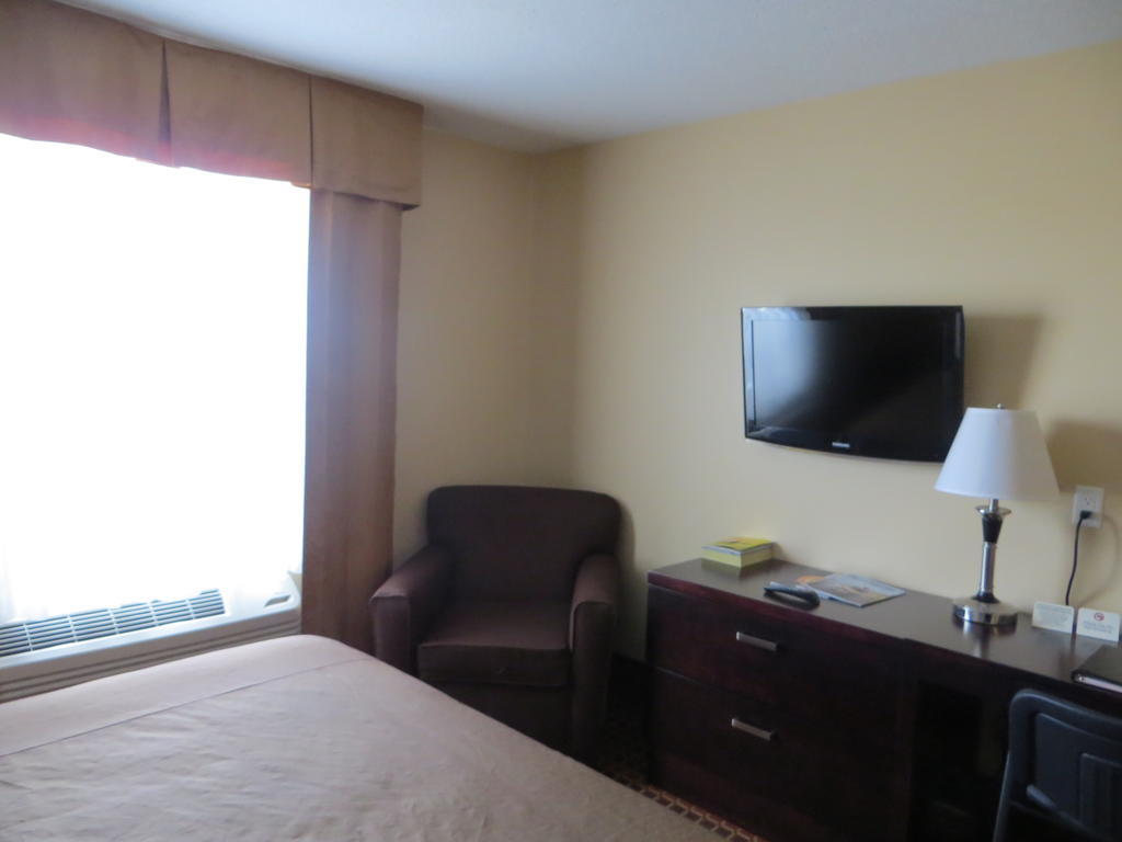Poplar Tree Inn Stoughton Habitación foto