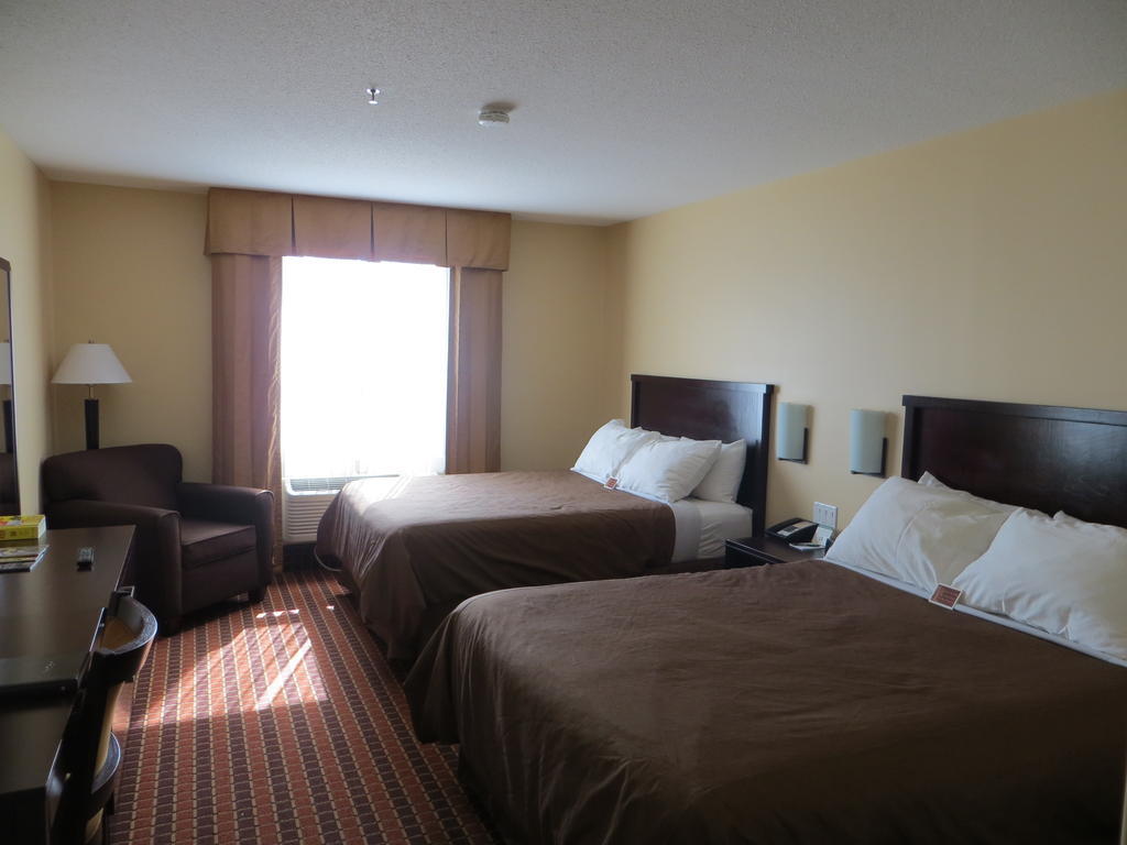 Poplar Tree Inn Stoughton Habitación foto